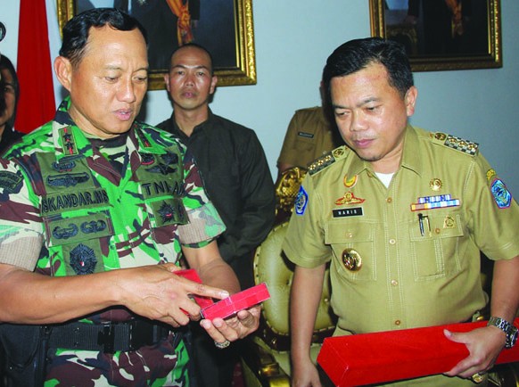 Pangdam bersama Bupati Merangin membahas masalah PETI dan TNKS.